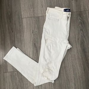 Brand: Hollister Size: 7R Color: White